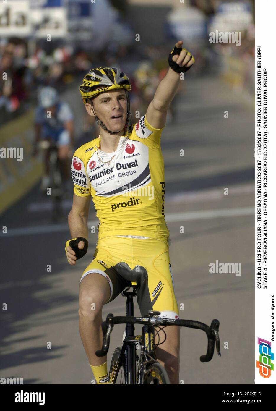 CICLISMO - UCI PRO TOUR - TIRRENO ADRIATICO 2007 - 17/03/2007 - PHOTO: OLIVIER GAUTHIER /DPPI STAGE 4 - PIEVEBOVIGLIANA - OFFAGNA - RICCARDO RICCO (ITA) / SAUNIER DUVAL PRODIR Foto Stock