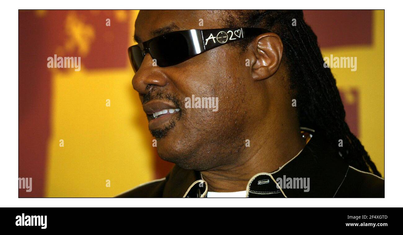 Stevie Wonder all'hotel Savoy a Londra per il lancio Il suo nuovo album 'A Time to Love'pic David Sandison 7/11/2005 Foto Stock