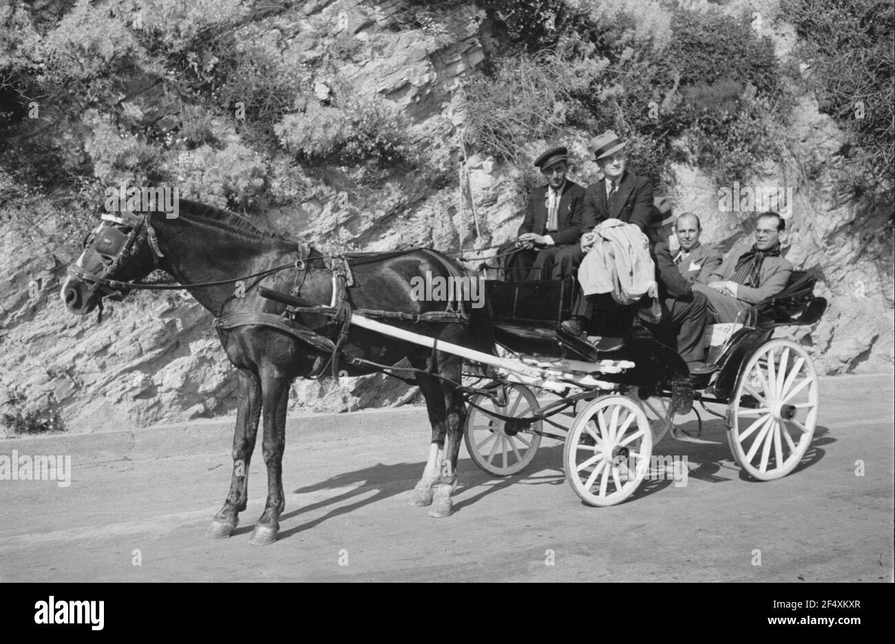 Foto di viaggio Italia. Sicilia. Taormina. Viaggiatori in carrozza aperta Foto Stock