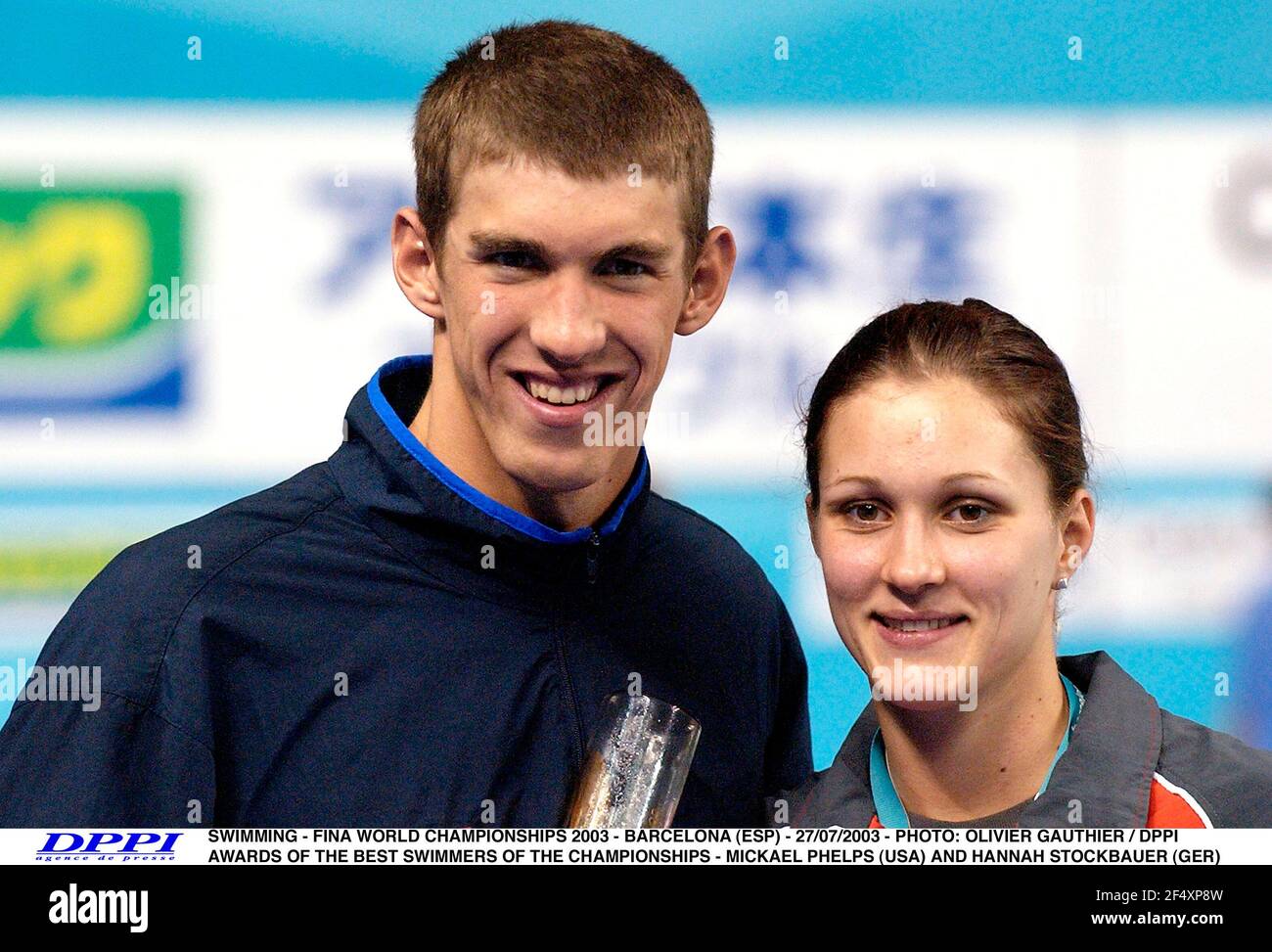 NUOTO - FINA WORLD CHAMPIONSHIPS 2003 - BARCELLONA (ESP) - 27/07/2003 - FOTO: OLIVIER GAUTHIER / DPPI PREMI DEI MIGLIORI NUOTATORI DEI CAMPIONATI - MICKAEL PHELPS (USA) E HANNAH STOCKBAUER (GER) Foto Stock