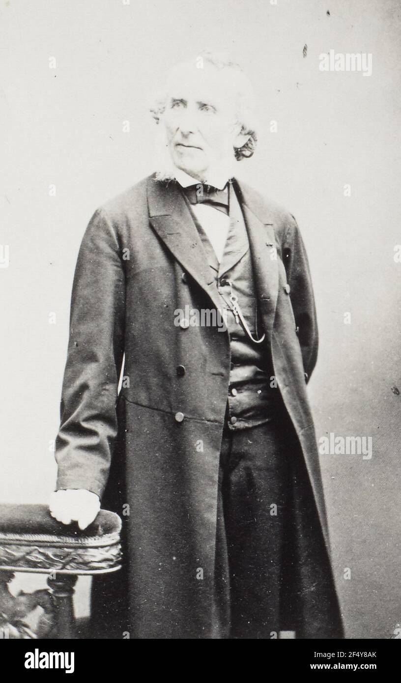 Ritratto di Eduard Devrient (1801-1877, regista). Vassoio per albumina su cartone (carta de-visit con stampa da studio recto e verso). Karlsruhe, intorno al 1875 Foto Stock