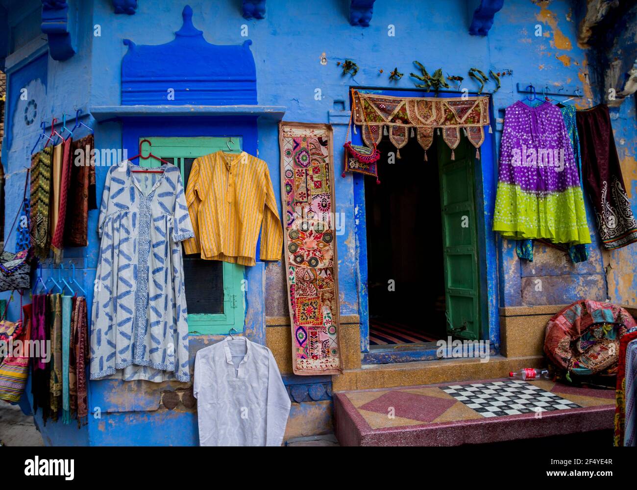 Vendere vestiti nella città blu, Jodhpur Foto Stock