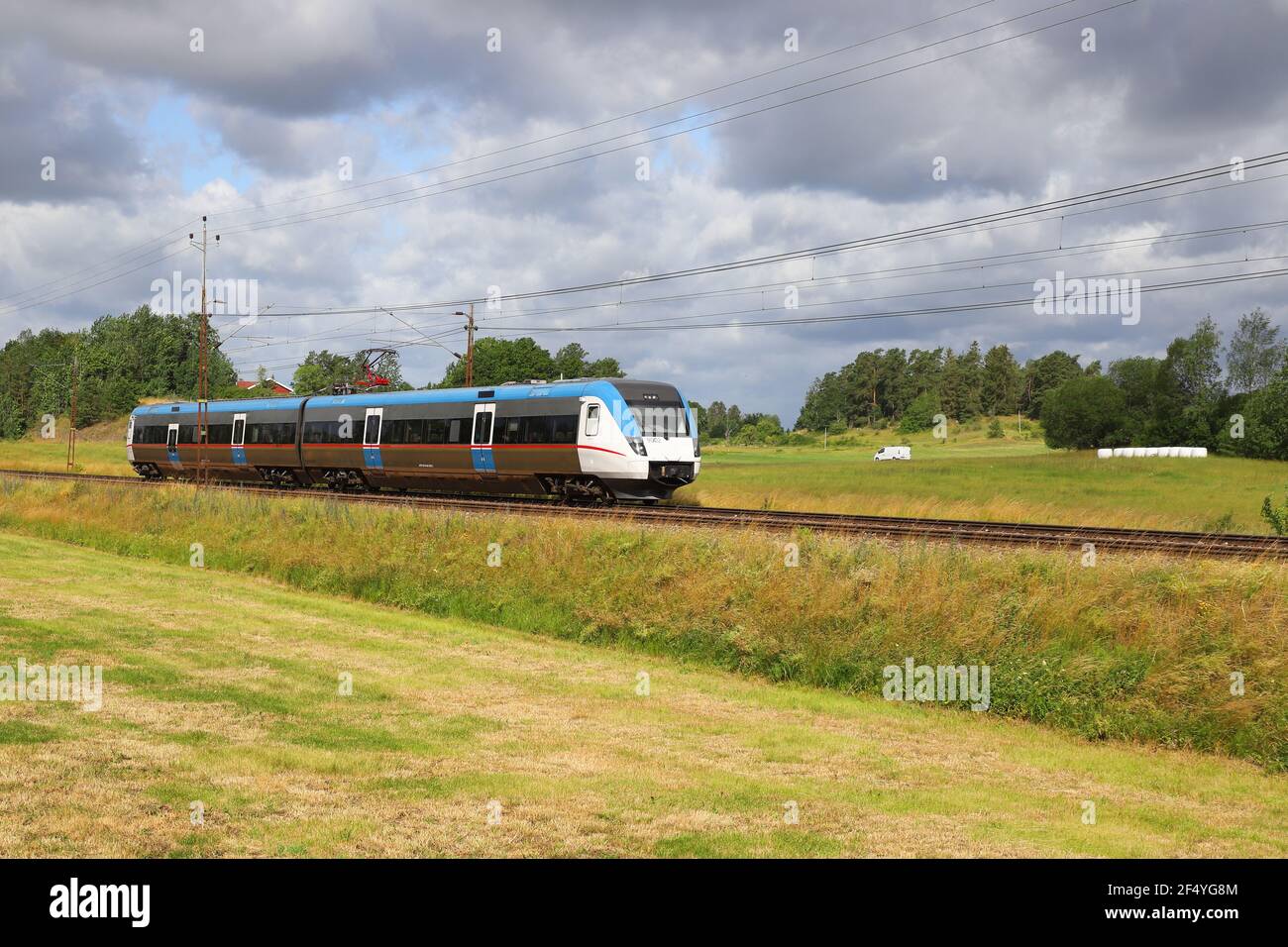 Norsholm, Svezia - 6 luglio 2020: Treno regionale Regina classe X50 per un passeggero. Foto Stock