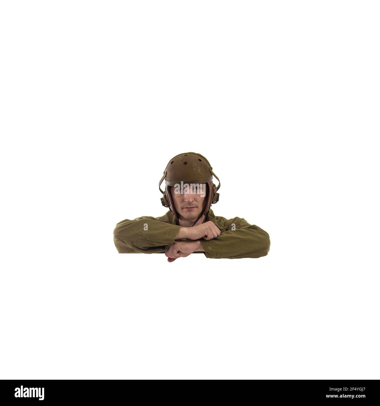 Attore maschio in uniforme militare di un marino americano di Il periodo della seconda guerra mondiale si pone su uno sfondo bianco Foto Stock