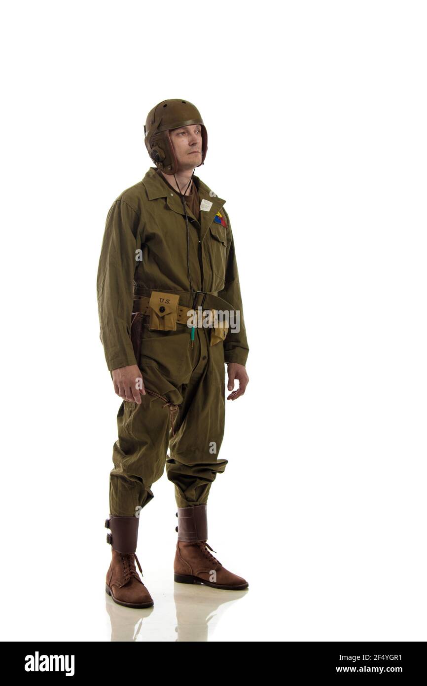 Attore maschio in uniforme militare di un marino americano di Il periodo della seconda guerra mondiale si pone su uno sfondo bianco Foto Stock