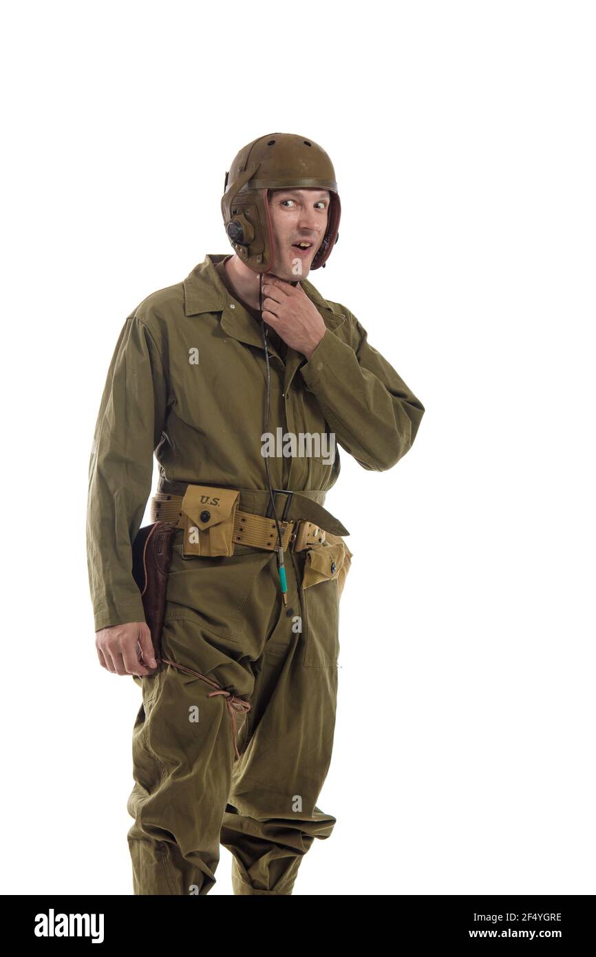 Uomo attore in uniforme militare del tankman americano del mondo Guerra II che posa su sfondo bianco Foto Stock