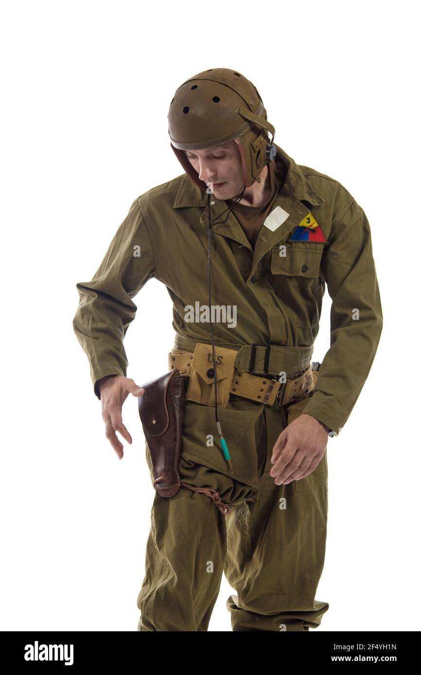 Uomo attore in uniforme militare del tankman americano del mondo Guerra II che posa su sfondo bianco Foto Stock