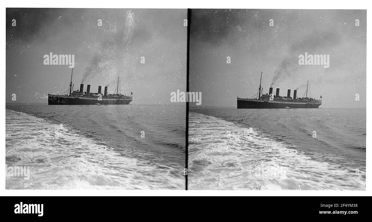 Traghetto passeggeri in alto mare Viktoria Luise sul lago aperto Foto Stock