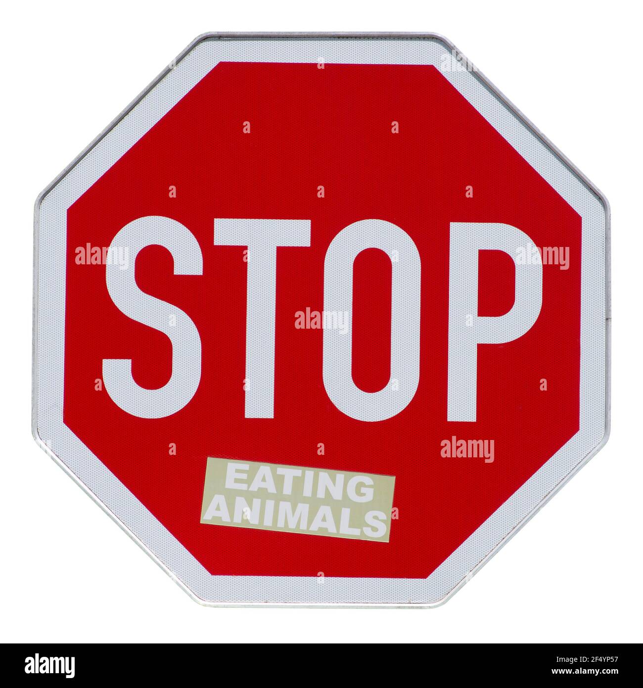 Stop segno con adesivo „mangiare animali", immagine simbolica per l'agricoltura sostenibile, fermare l'allevamento industriale, stile di vita sano Foto Stock