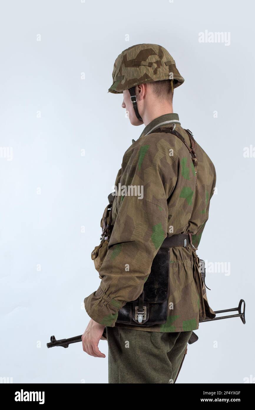 Attore maschile reenactor in uniforme storica come ufficiale di L'esercito tedesco durante la seconda guerra mondiale Foto Stock