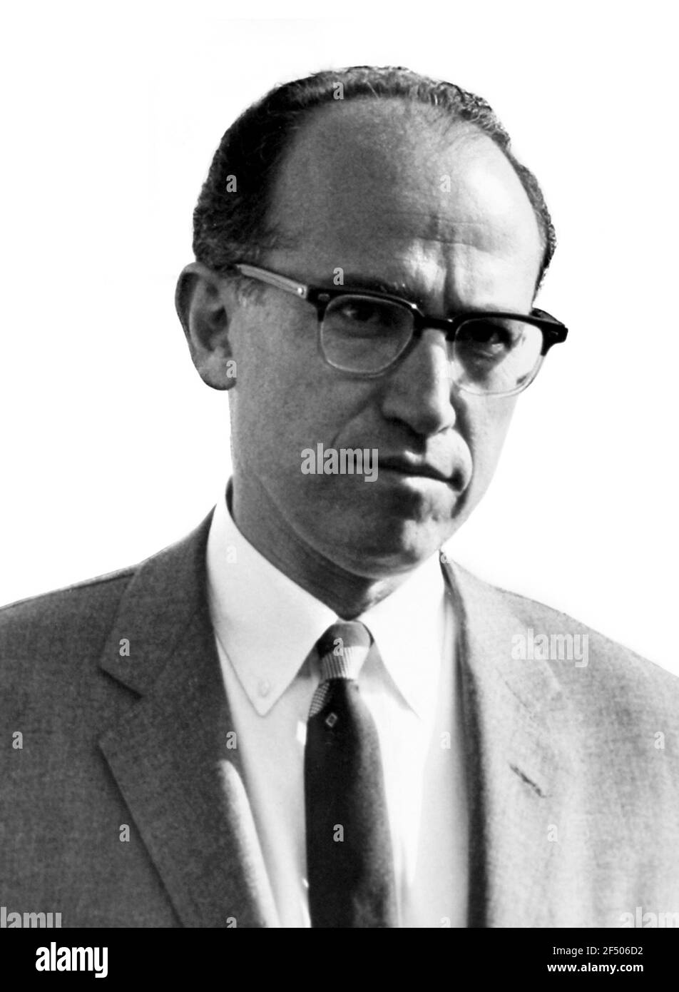 Jonas Salk. Ritratto del virologo e ricercatore medico americano, Jonas Edward Salk (1914-1995), 1959. Salk è meglio conosciuto per lo sviluppo del primo vaccino contro la poliomiografia. Foto Stock