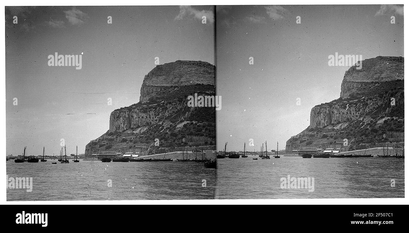 Genova. Vista sulla città e sulla baia con il porto Foto Stock