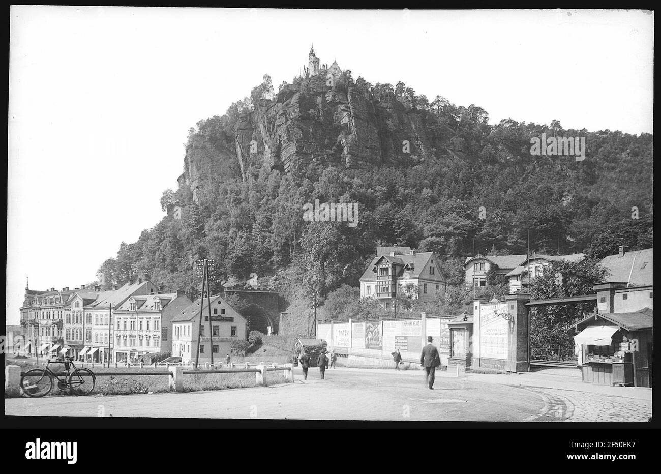 Bodenbach a. Elbe. Parete del Pastore con serratura di montagna (1905) e tunnel ferroviario Foto Stock