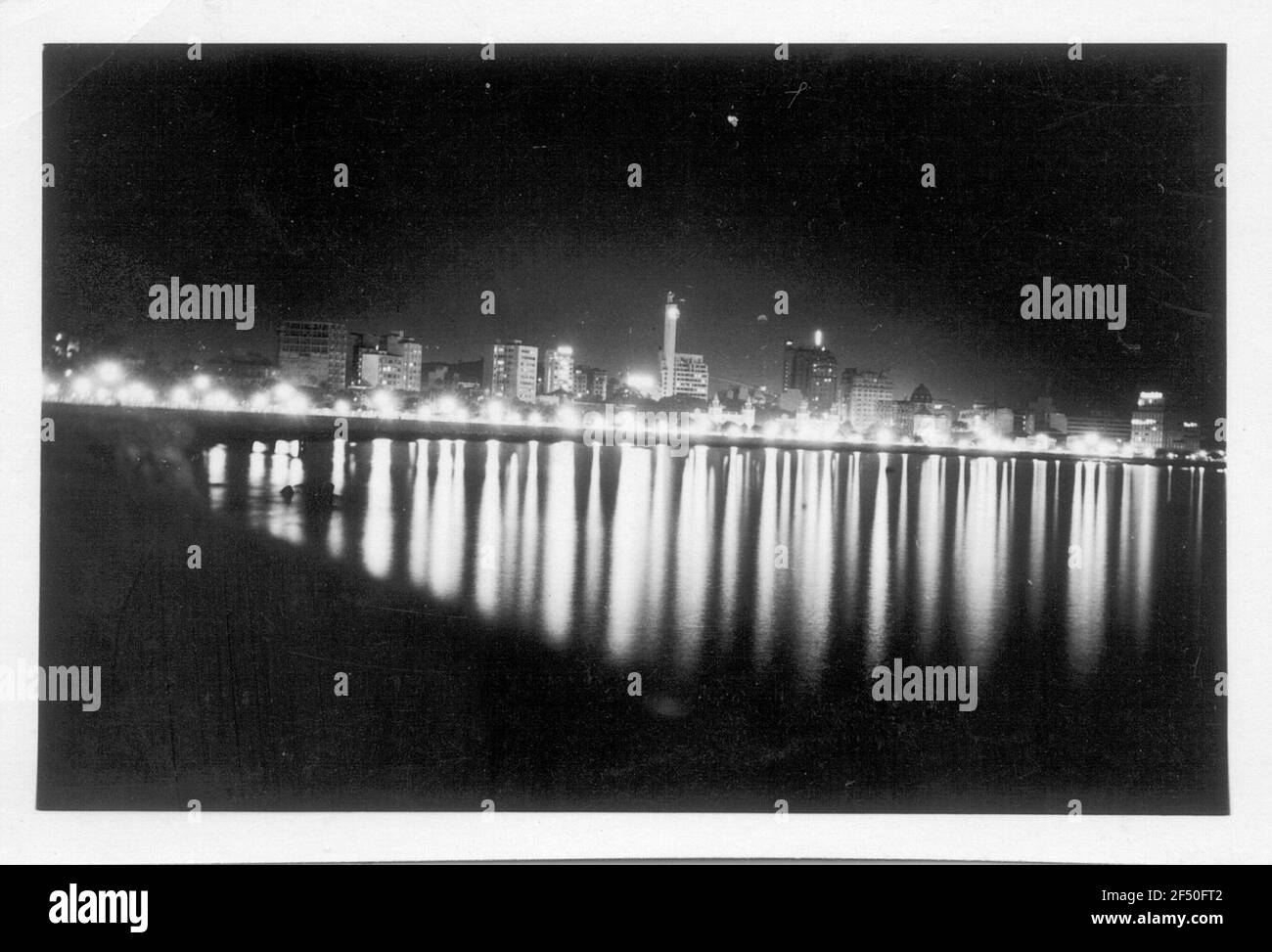 Foto di viaggio Brasile. Porto di Rio de Janeiro di notte Foto Stock