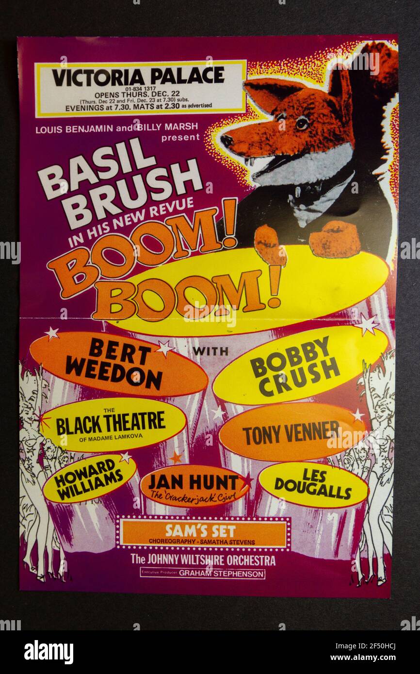 Una replica pubblicità per Basil Brush Revue 'Boom! Boom!' Al Victoria Palace nel dicembre 1977, parte di un pacchetto di cimeli per l'infanzia degli anni '70 della scuola. Foto Stock