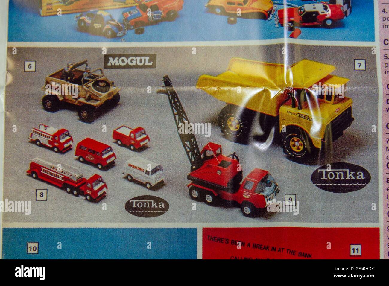 Una replica Argos giocattoli catalogo pagina con Tonka e Mogul veicoli giocattolo, parte di una scuola anni '70 cimeli per l'infanzia pack. Foto Stock
