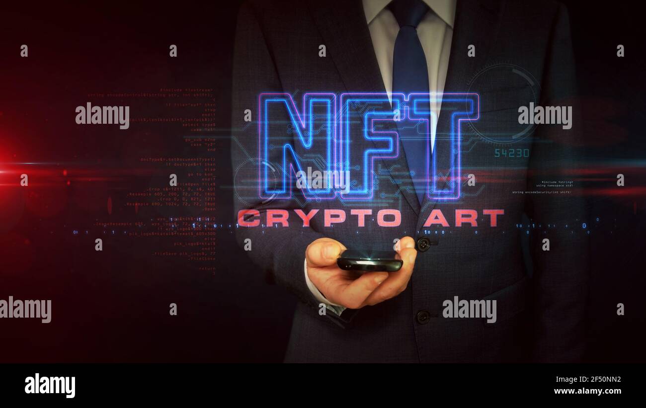 Segno della criptovaluta NFT, simbolo non fungibile di oggetti da collezione unici, simbolo della tecnologia per la vendita di opere d'arte digitali e blockchain. Uomo d'affari toccare l'ologrista Foto Stock