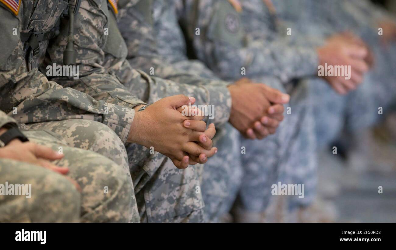 4 settembre 2018: I membri della Guardia Nazionale del Texas attendono gli ordini durante l'allenamento in una sessione estiva nella contea di Bastrop. ©Bob Daemmrich Foto Stock