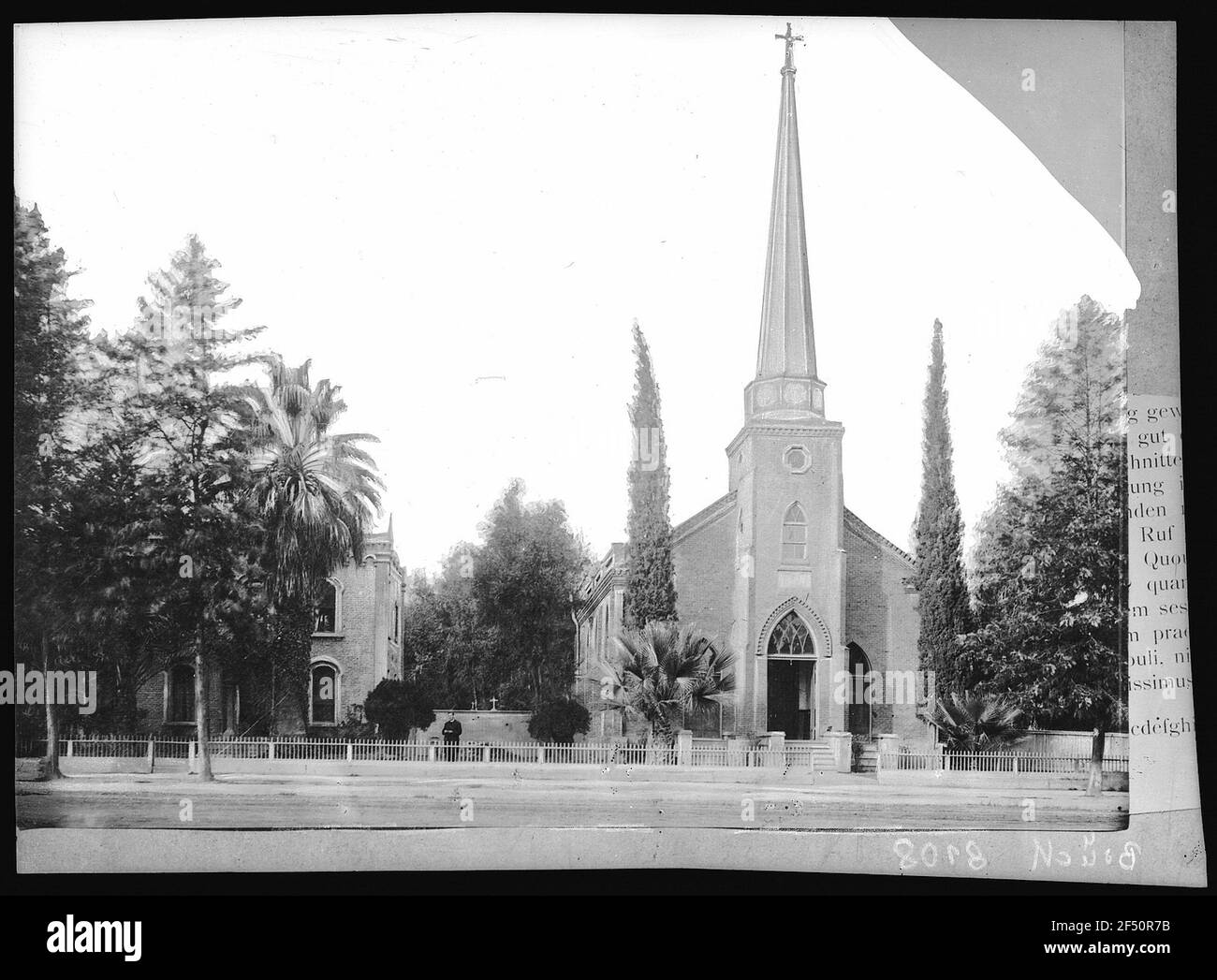 San Bernardino. Chiesa cattolica e Casa del sacerdote, San Bernardino, Cal. Foto Stock