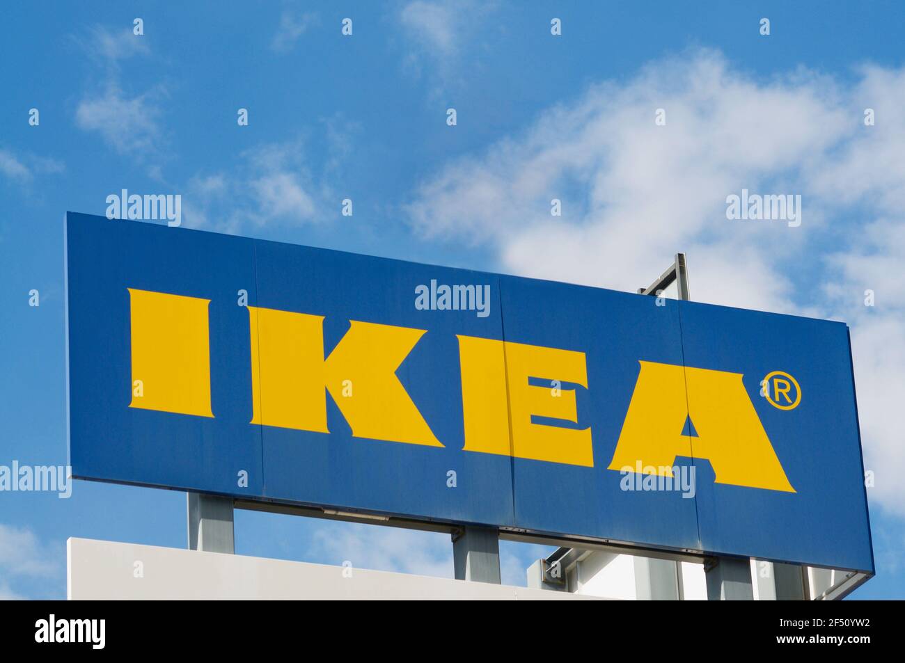 Grancia, Svizzera - 18 marzo 2021 : cartello IKEA (Ingvar Kamprad Elmtaryd  Agunnaryd) appeso all'edificio del negozio di Lugano. IKEA è la "la" del  mondo Foto stock - Alamy
