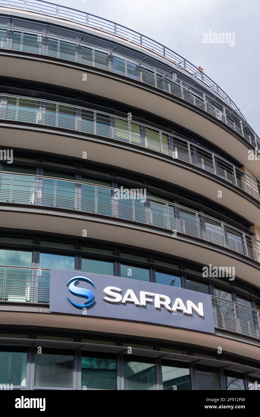 Logo sull'edificio Safran (sito Paul-Louis Weiller). Safran è un gruppo francese specializzato in aeronautica, spazio e difesa Foto Stock