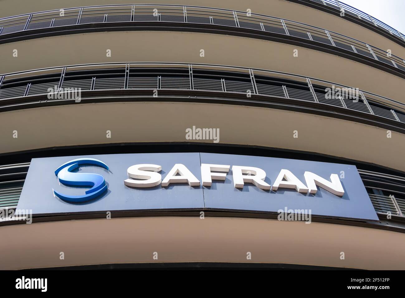 Logo sull'edificio Safran (sito Paul-Louis Weiller). Safran è un gruppo francese specializzato in aeronautica, spazio e difesa Foto Stock