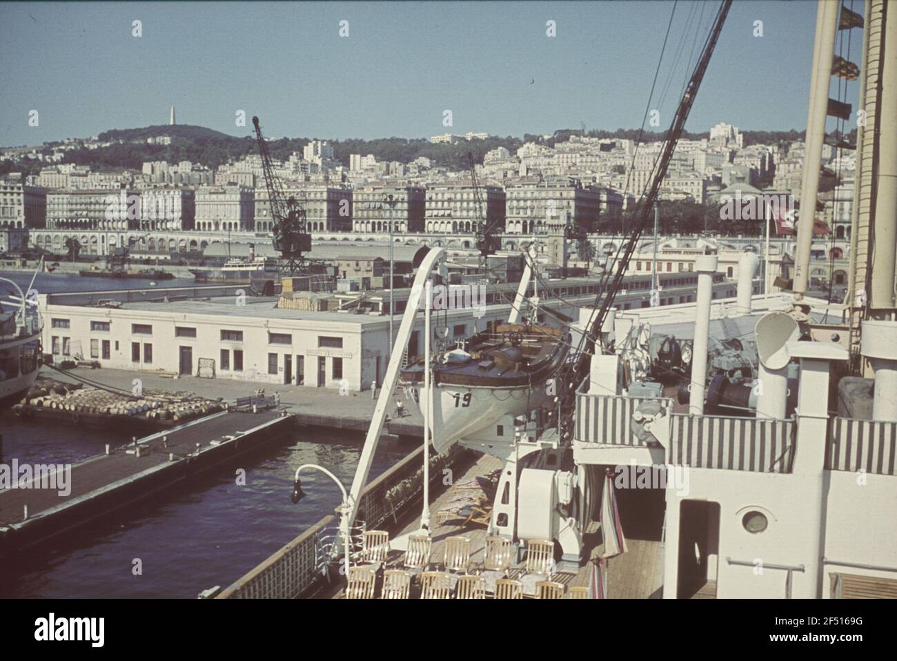 Foto di viaggio Algeria. Algeri. Porta. Vista dalla nave passeggeri alla città Foto Stock