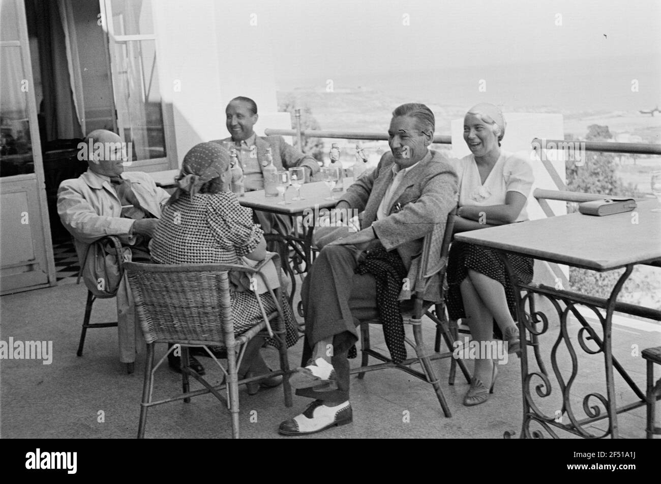 Foto di viaggio Oriente. I turisti bevono bevande analcoliche sulla terrazza Foto Stock