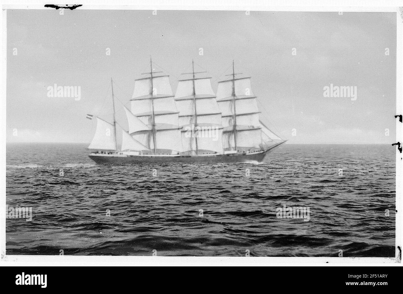 Nave a vela a quattro alberi sul mare Foto Stock