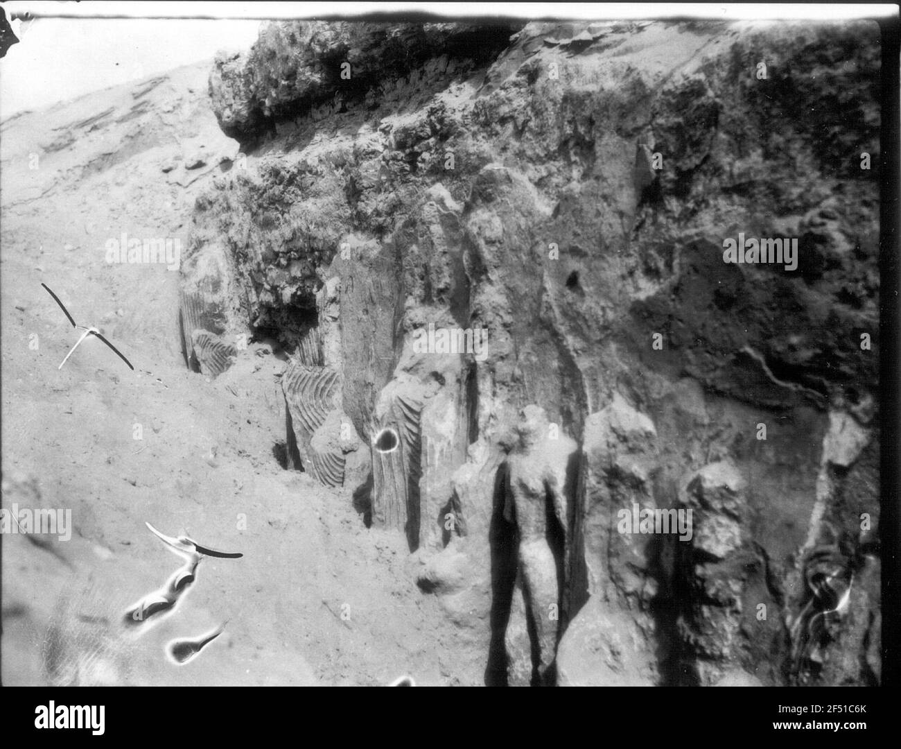 Cina. Spedizione Asia Centrale 1927/1928. Rawak Vihara (città rovina). Takla Makan. Rawak Stupa. Plastica stucco con pieghe ondulate (pozzetto 420-581) Foto Stock