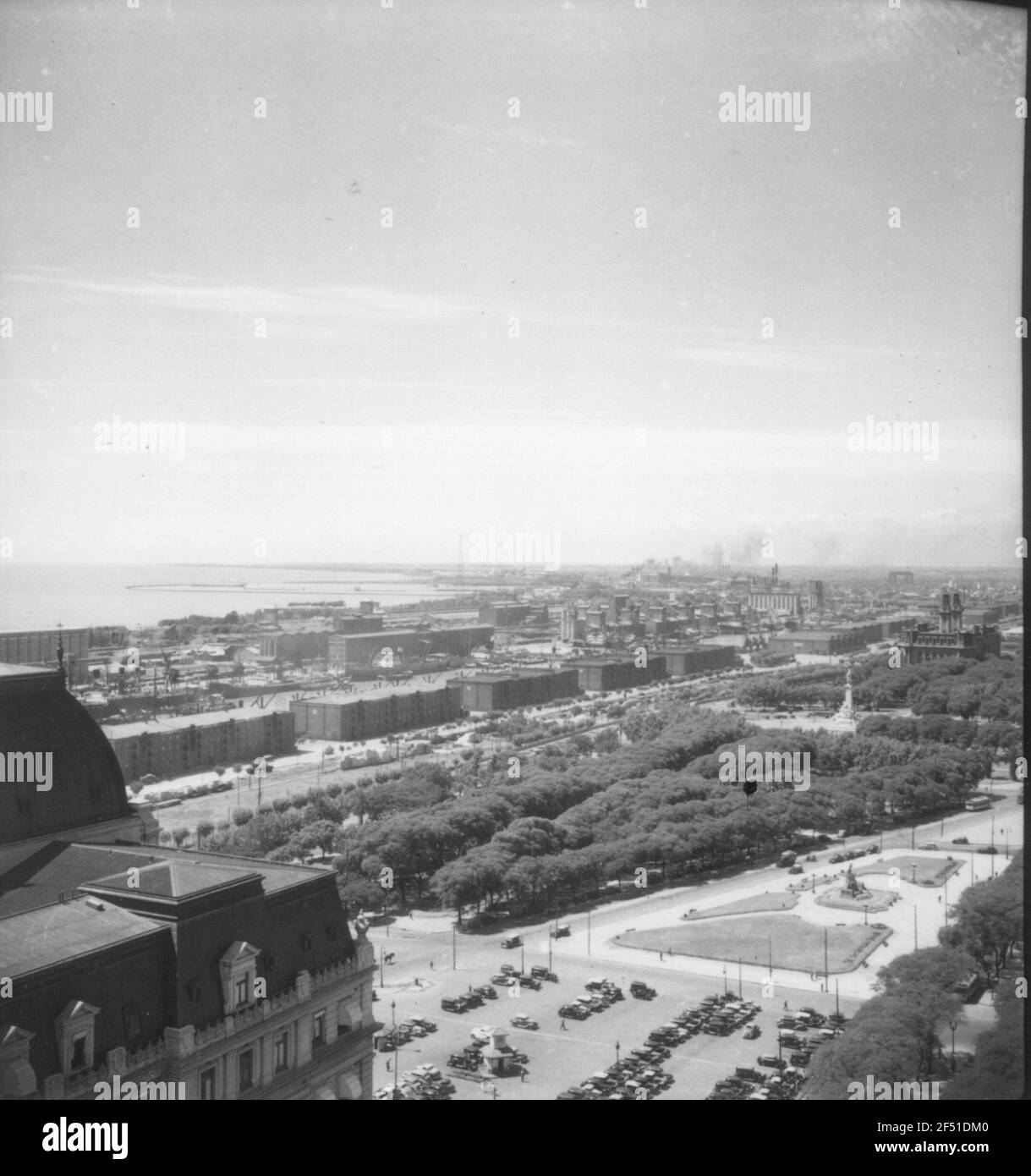 Foto di viaggio Argentina. Buenos Aires. Vista da un grattacielo su un parco a Plaza de Mayo Foto Stock