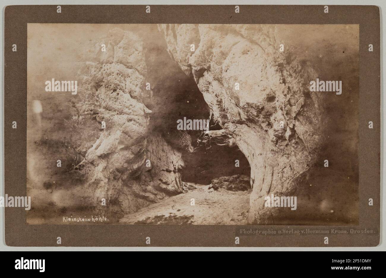 Svizzera sassone. Piccola grotta di pietra, cuore Foto Stock