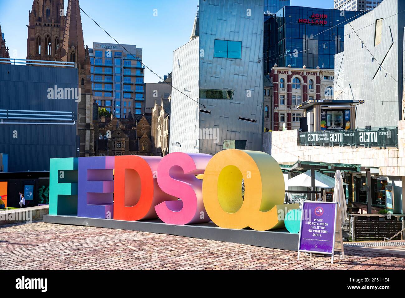 Centro della città di Melbourne Federation Square, quartiere artistico e culturale, Melbourne, Victoria, Australia Foto Stock