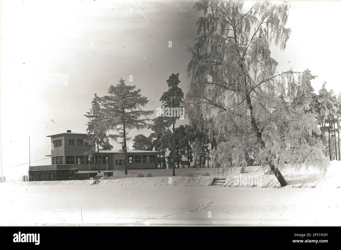 Seifhennersdorf. Stagno d'argento contro l'edificio stagno d'argento Foto Stock