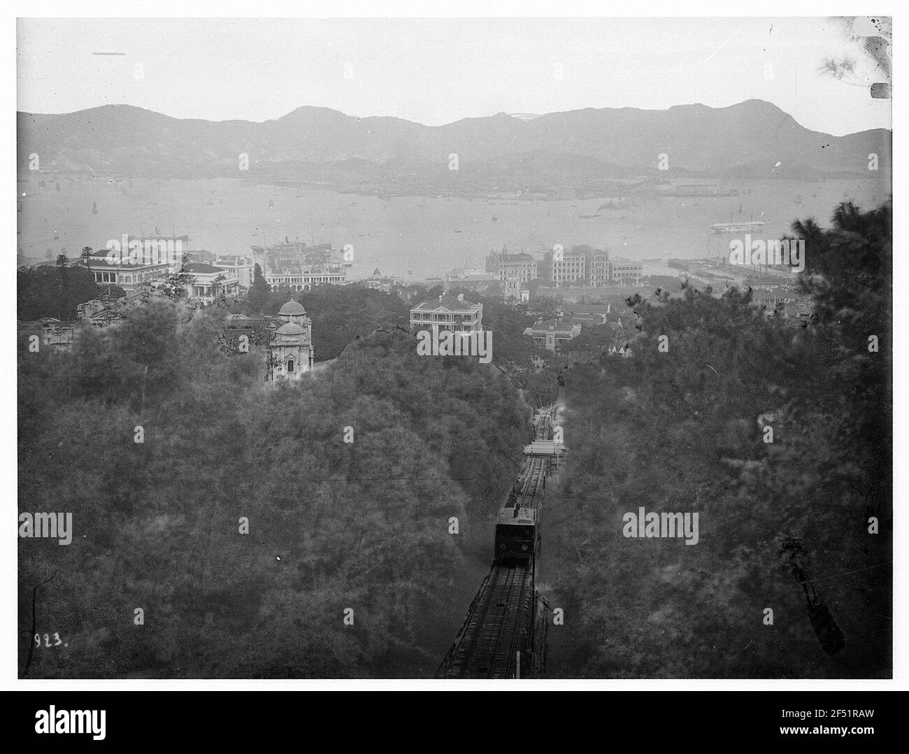 Vista dalla funivia sulla città con porto Foto Stock