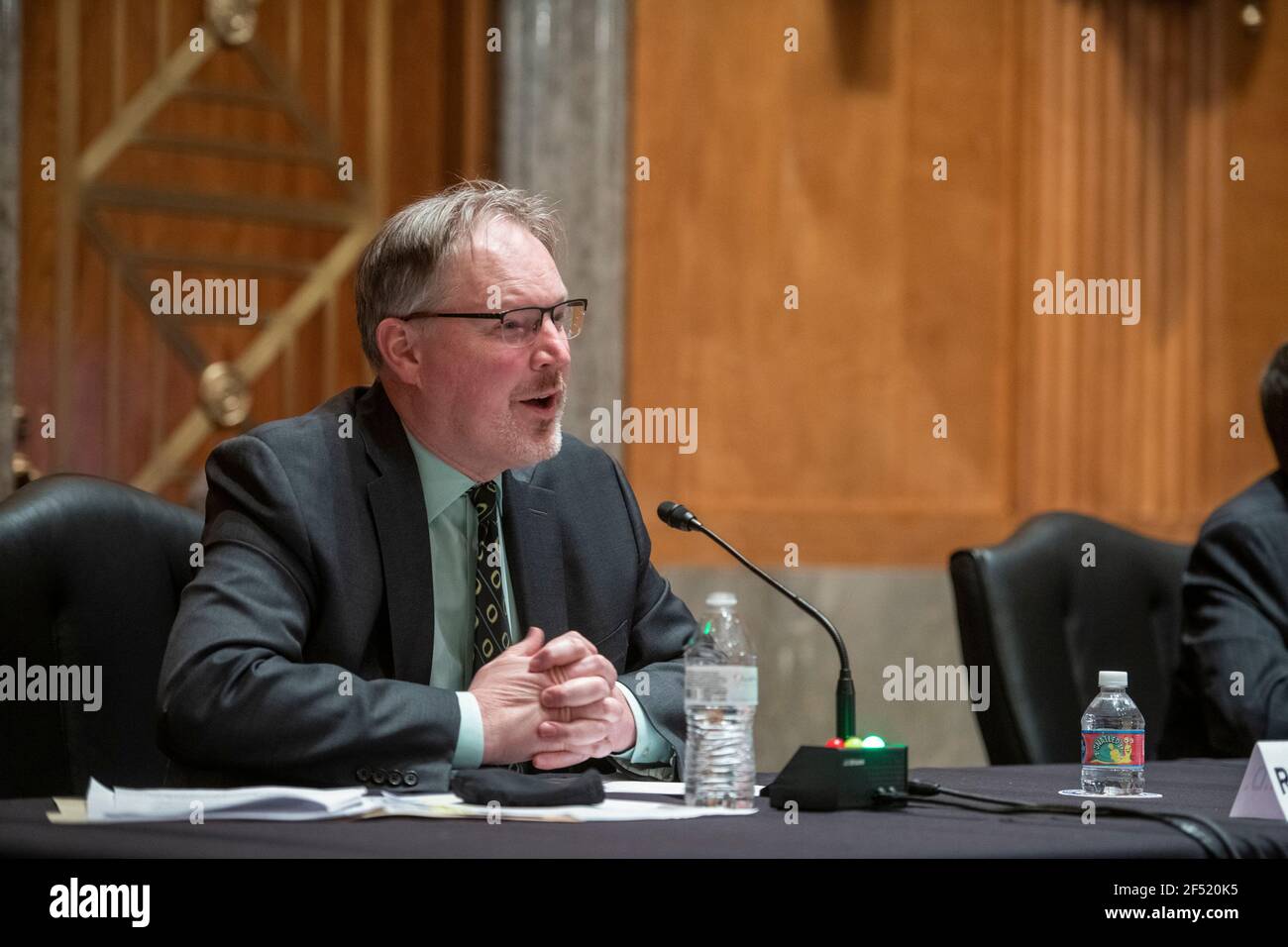 Washington, Stati Uniti d'America. 23 marzo 2021. Il Census Bureau degli Stati Uniti, Direttore Ron S. Jarmin, PH.D., appare davanti a un'audizione del Senato della Commissione per la sicurezza interna e gli affari governativi per esaminare il censimento del 2020 e le attuali attività del Census Bureau, nel Dirksen Senate Office Building a Washington, DC, martedì 23 marzo 2021. Credit: Rod Lamkey/CNP | Usage worldwide Credit: dpa/Alamy Live News Foto Stock