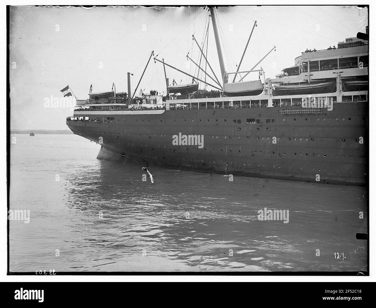 Stupper passeggeri in alto mare 'Fatherland' di Hapag Amburgo. Vista parziale del lato tribordo con lato posteriore Foto Stock