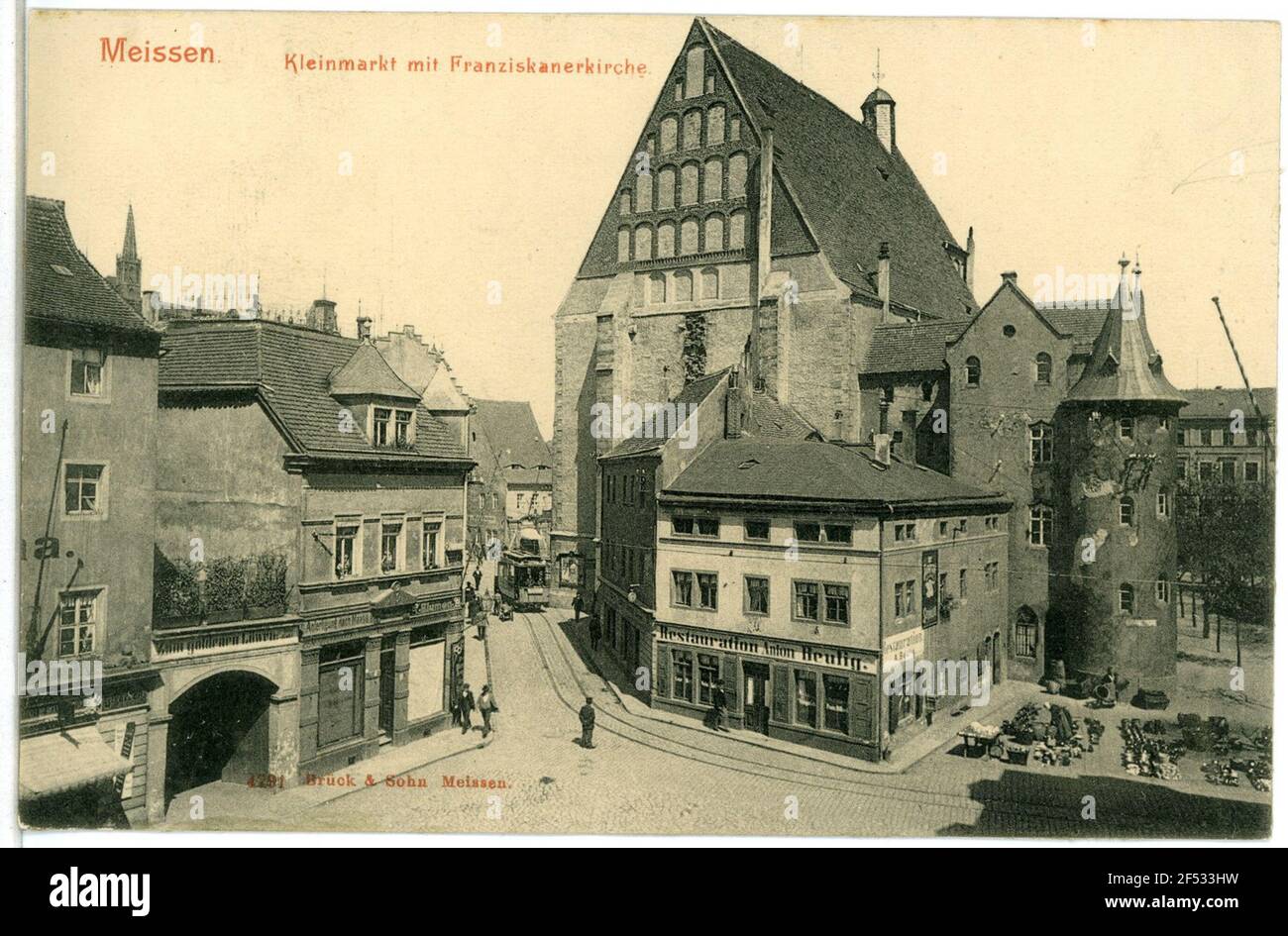 Piccolo mercato con la chiesa francescana Meissen. Piccolo mercato con la Chiesa Francescana Foto Stock