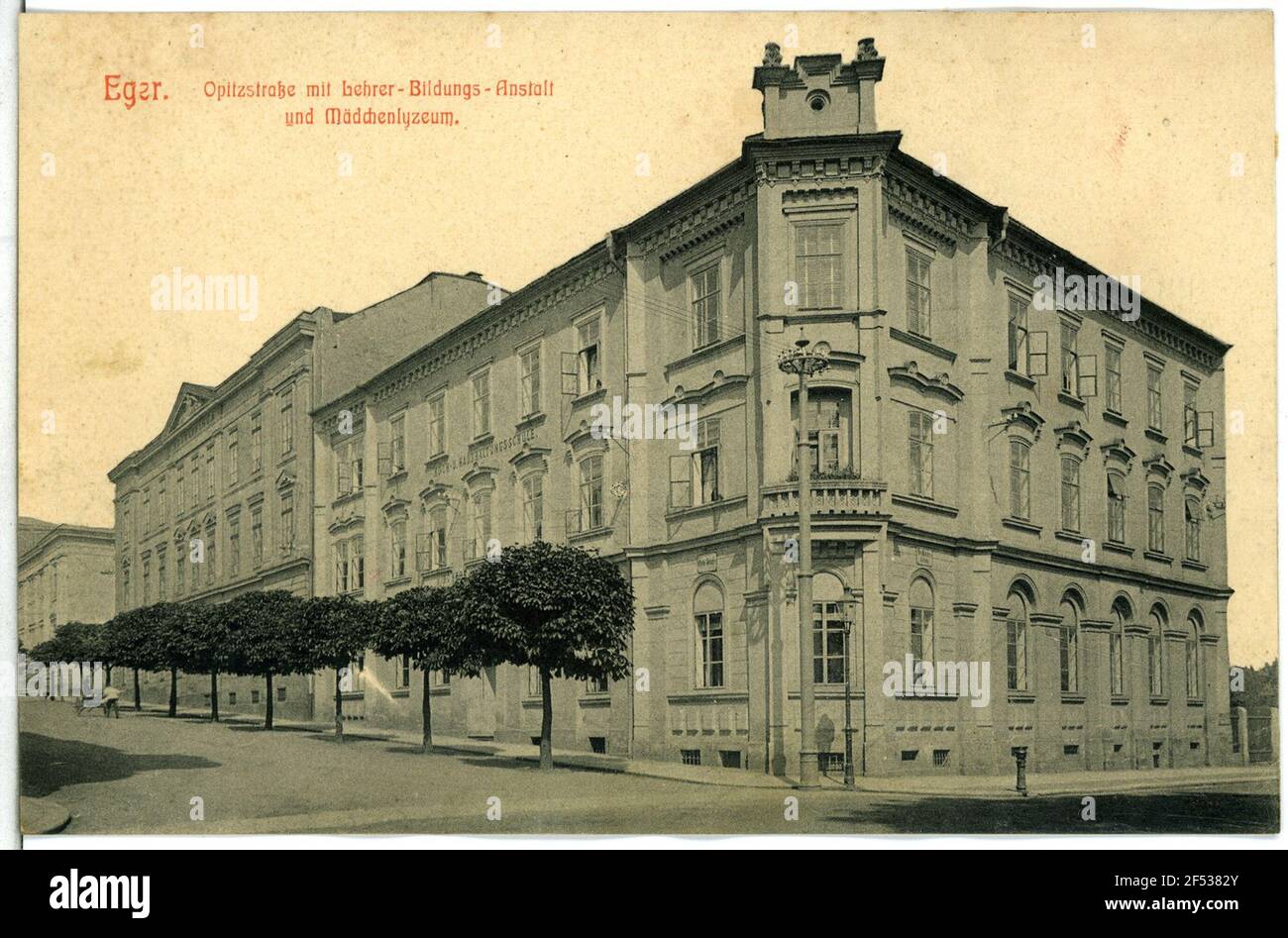Opitzstraße - Istituto di Educazione per insegnanti e Girlslyzum Eger (Boemia). Opitzstraße con l'istituto educativo dell'insegnante e girlby Foto Stock