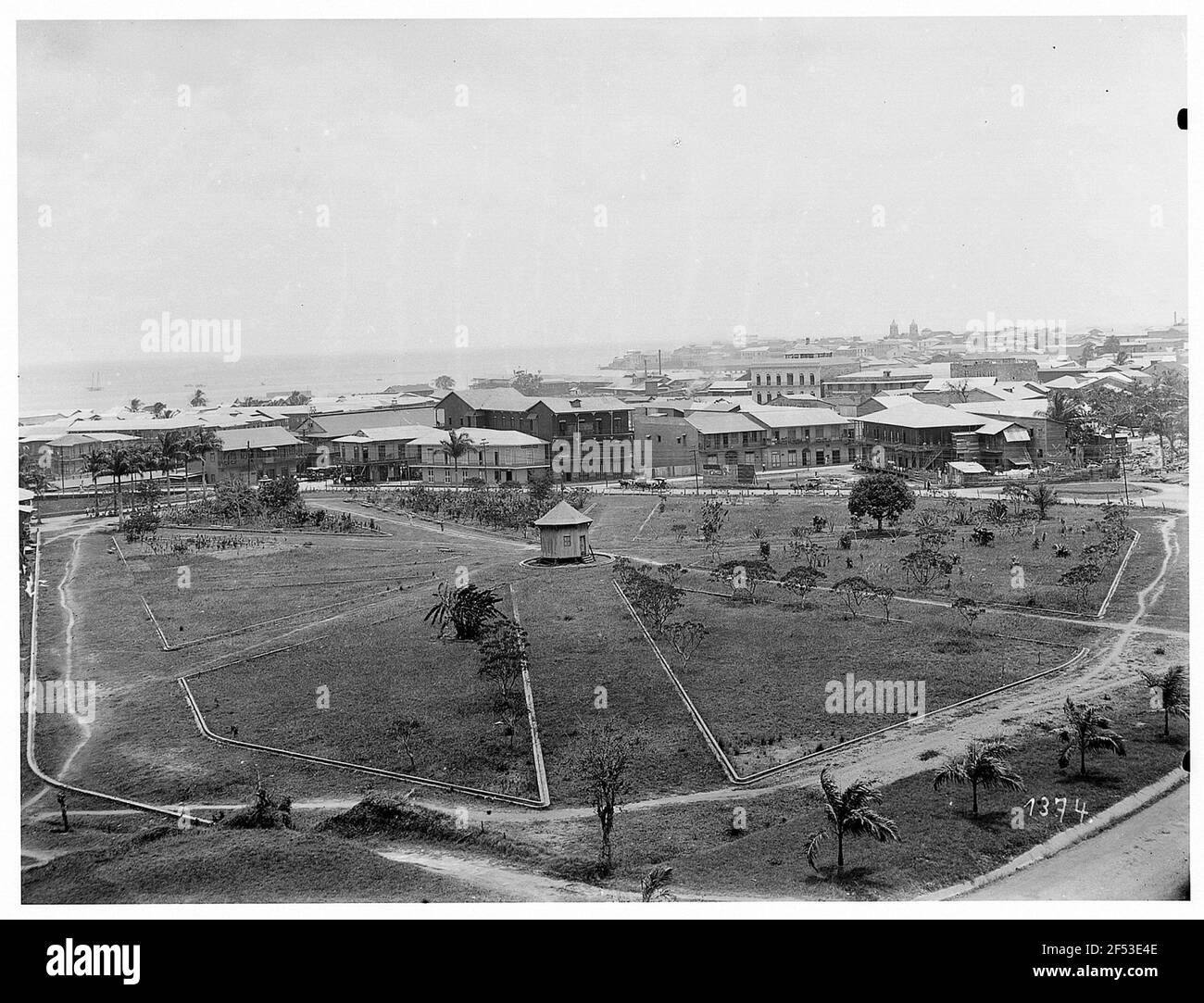 Città di Panama. Vista sui parchi e le case della città fino alla costa Foto Stock