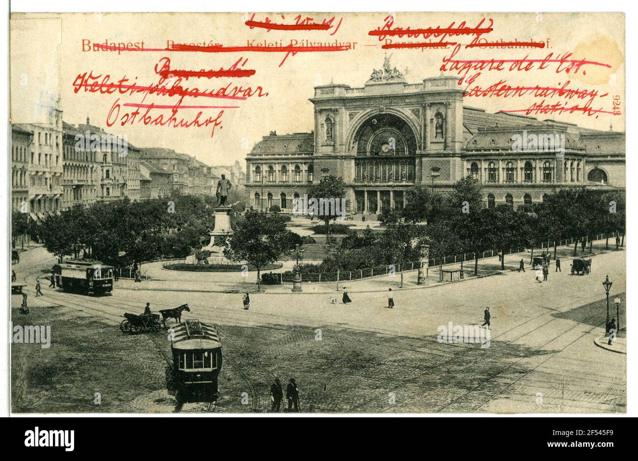 Ostbahnhof con tram Budapest. Ostbahnhof (1884) presso la Barosplatz Foto Stock