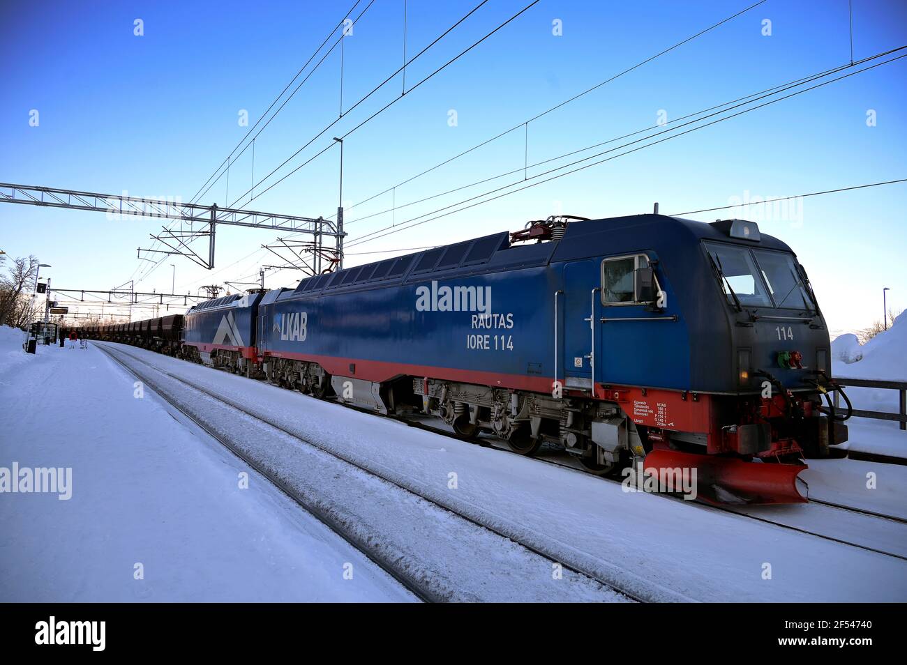 Un treno di ferro per il trasporto merci da LKAB in viaggio Da Narvik a Lulea alla stazione ferroviaria di Bjorkliden Foto Janerik Henriksson / TT codice 10010 Foto Stock
