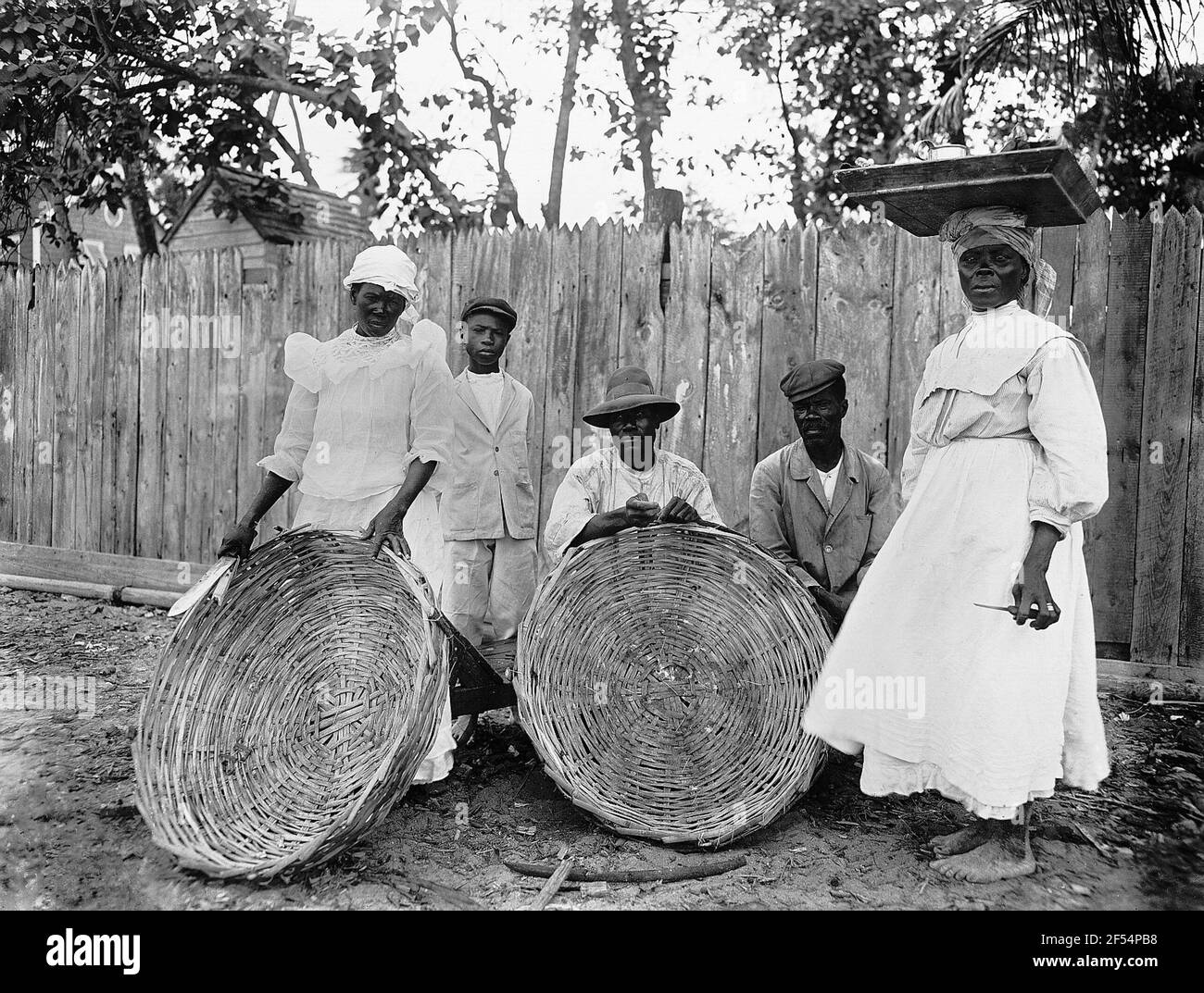 Cuba. Basket floreale presentare le vostre merci Cuba. Basket floreale presentare le vostre merci Foto Stock