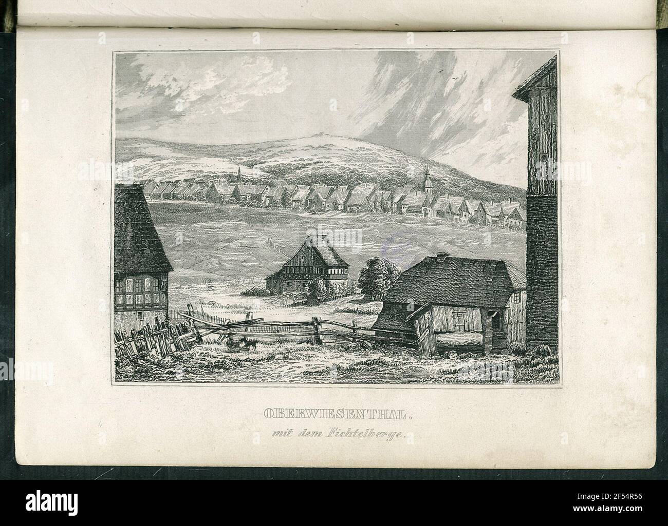 Oberwiesenthal con il Fichtelberge Foto Stock