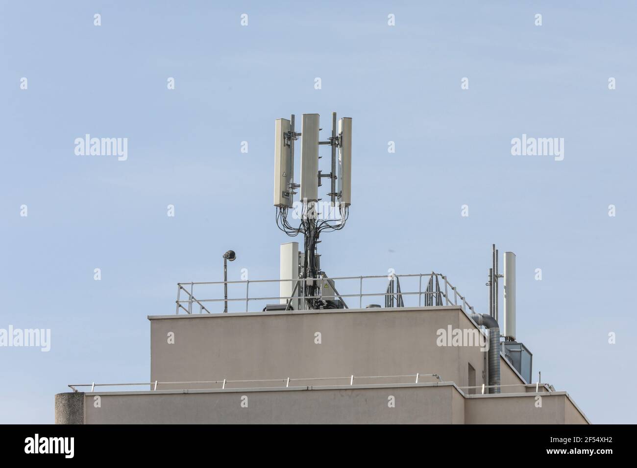 ANTENNA 5 G A PARIGI Foto Stock