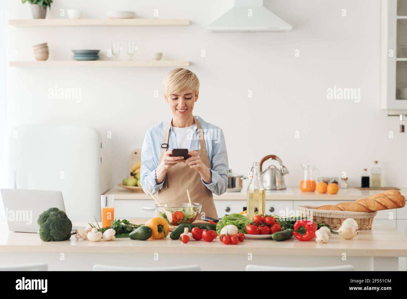 Nuova ricetta per piatti sani, cure sanitarie e hobby, solo a casa Foto Stock