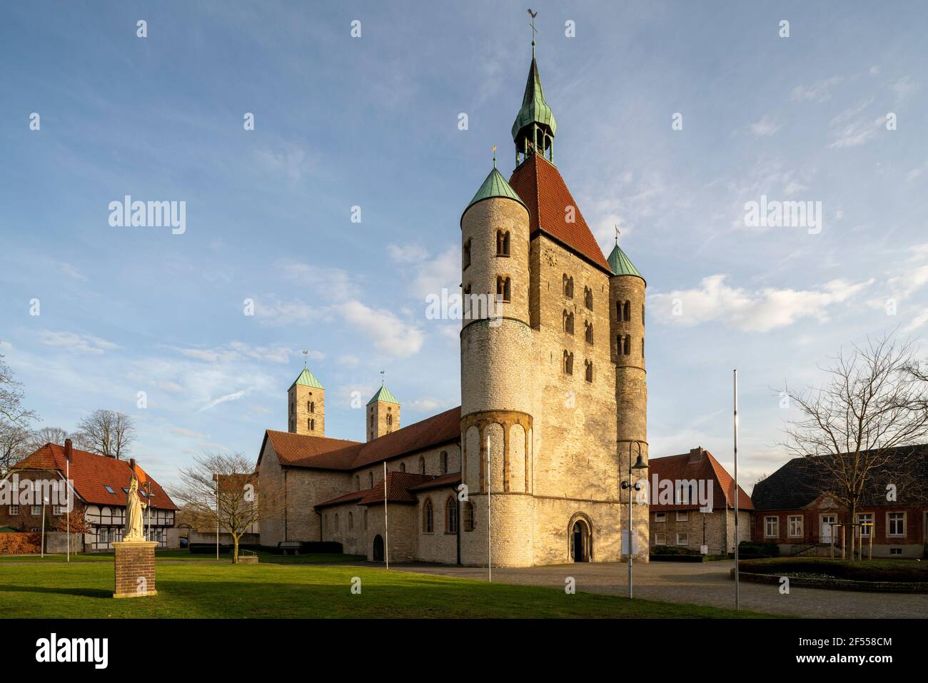 Freckenhorst, Stiftskirche San Bonifazio, Blick von Nordwesten , St., Sankt, Saint Foto Stock