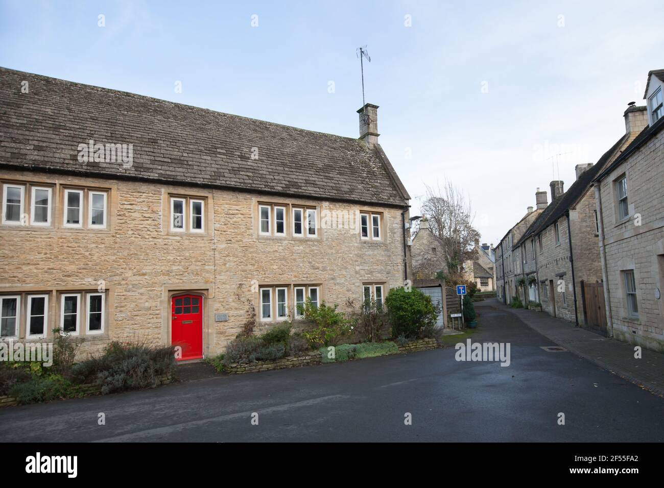 File di case in pietra a Northleach, Gloucestershire nel Regno Unito Foto Stock