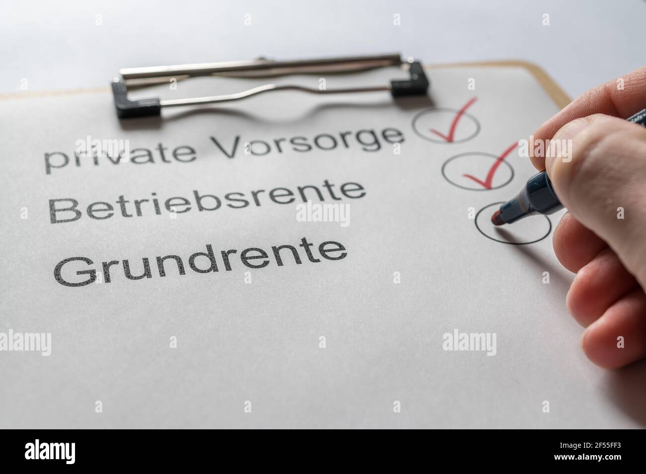 Elenco delle condizioni relative alla previdenza e alla pensione di base In lingua tedesca Foto Stock