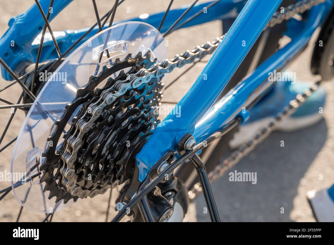 Registrazione dettagliata dei vari ingranaggi o pignoni di a. cambio marcia sulla bicicletta Foto Stock